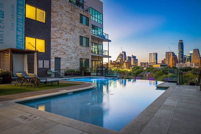 Building Photo - Water Marq