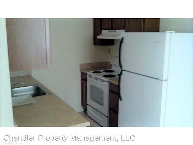 Building Photo - 318 E Little Creek Rd