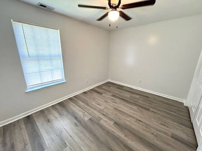 Building Photo - Beautiful 3 Bedroom 2 Bath Home in the Heart of Madison!
