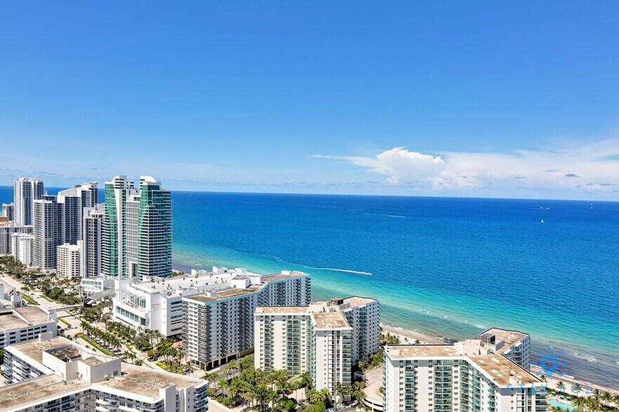 Building Photo - 4010 S Ocean Dr