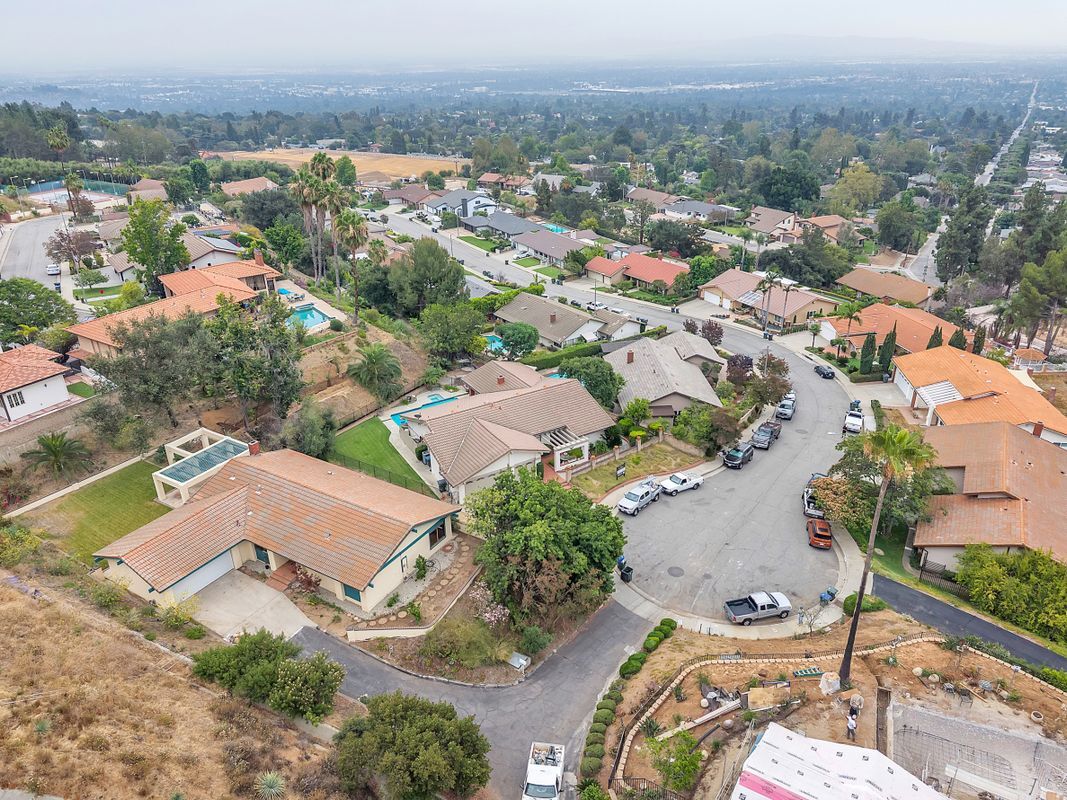 Building Photo - 3825 Skycrest Dr