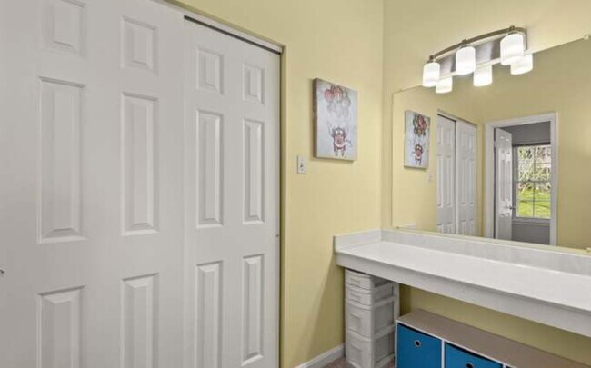 Building Photo - 12909 Summer Hill Dr