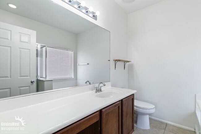 Building Photo - Beautiful 3Bdm 2Ba + Den Home Near Avondale & Goodyear!