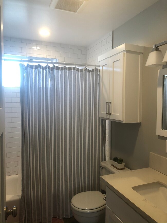 Building Photo - 732 9th St