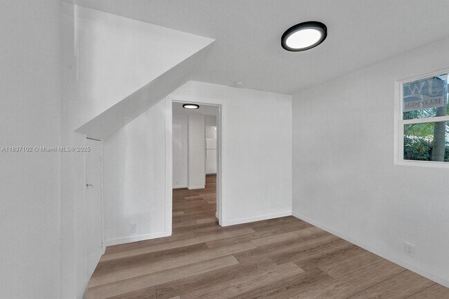 Building Photo - 310 N Ocean Breeze