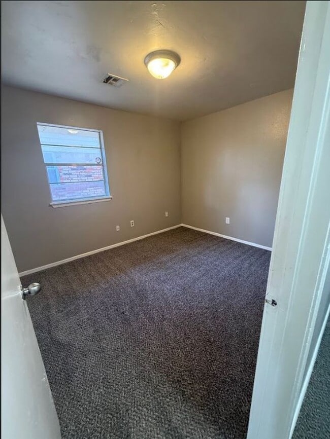 Building Photo - Beautiful, spacious home in Del City - corner lot!