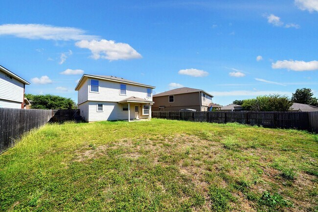 Building Photo - Lovely Home in Gated Universal City Neighb...