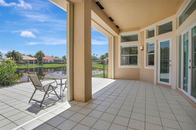 Building Photo - 2651 Oakmont Dr