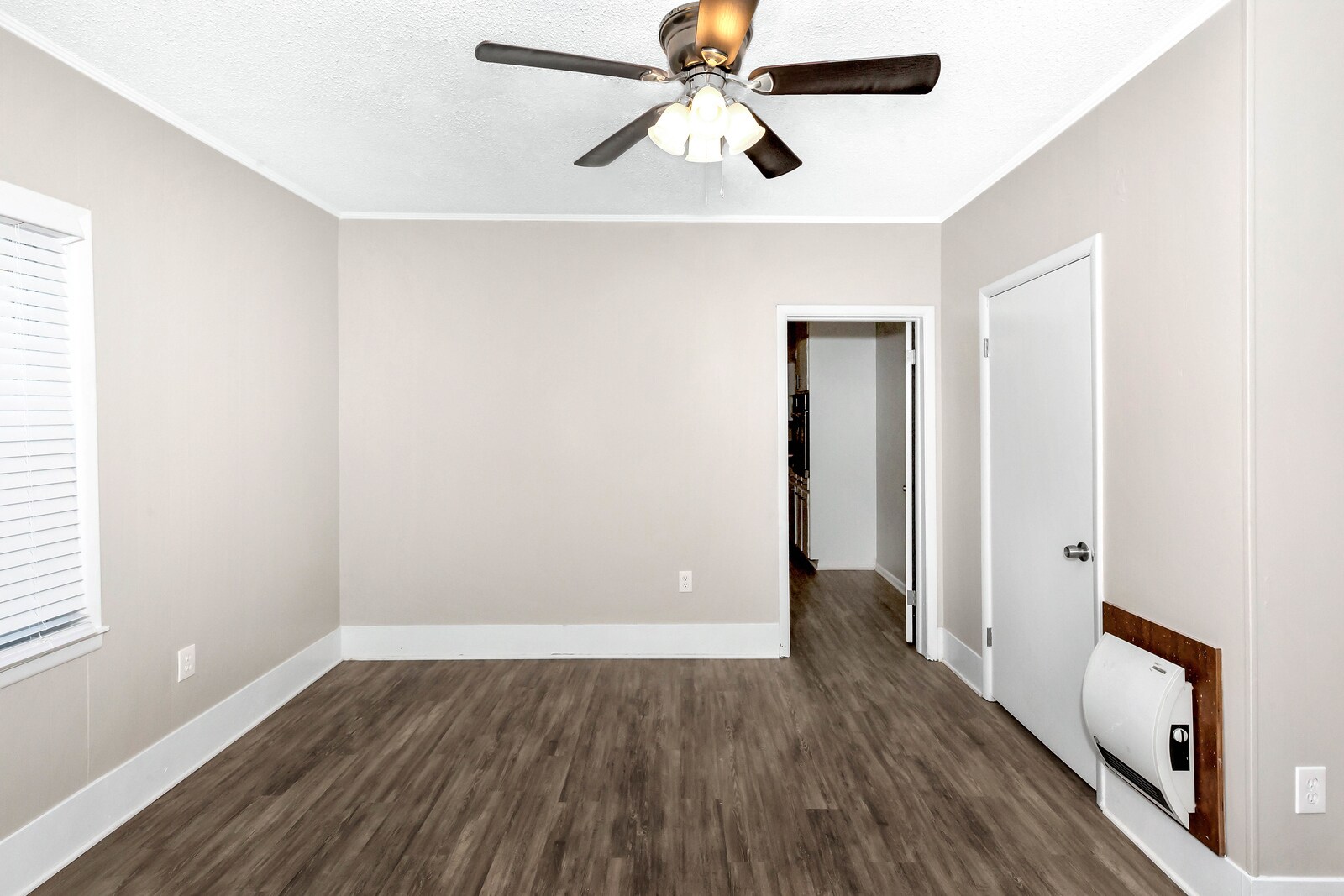 Building Photo - 512 Oshaughnessy Ave NE