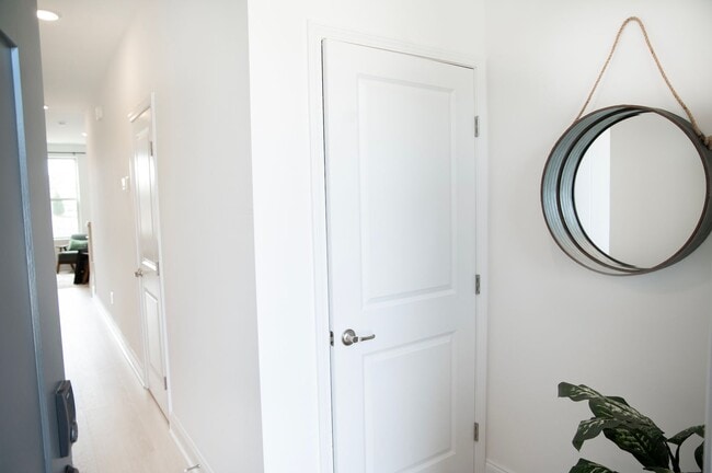 Building Photo - Modern Townhome **Now Offering Half a Month Free Rent!