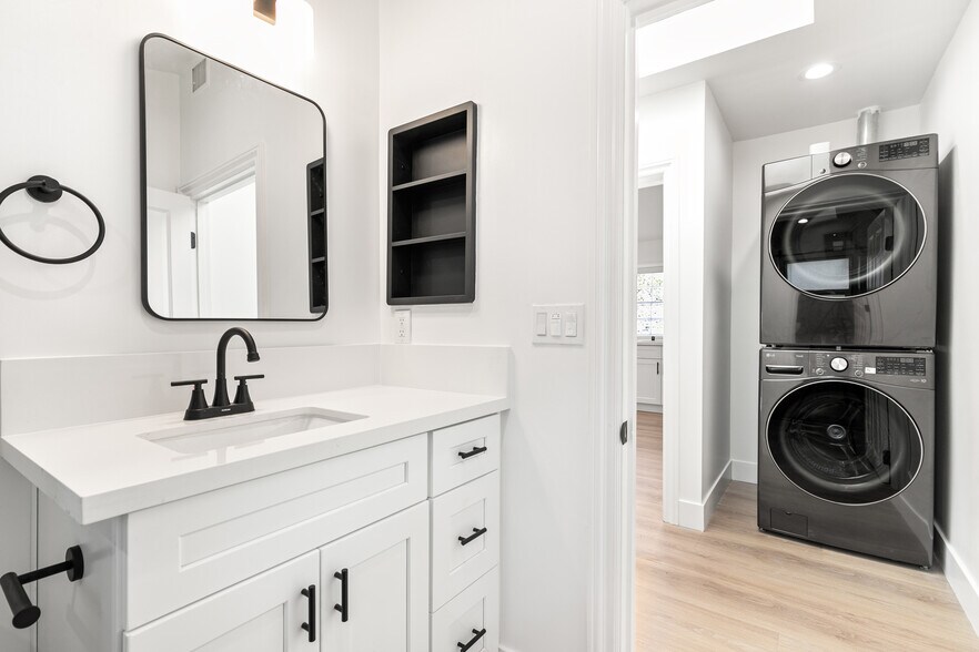 Bathroom and Laundry - 5227 Beckford Ave