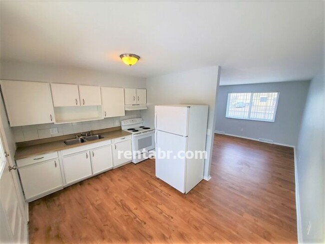 Building Photo - Duplex Near Arvada Available Now!!