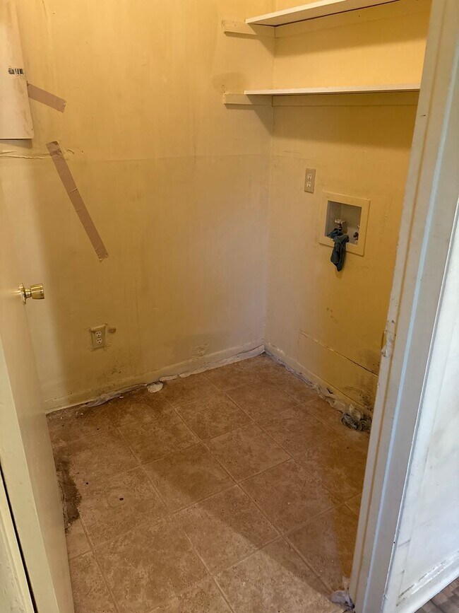 Building Photo - 422 B Brewer St