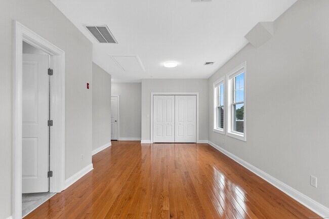 Building Photo - 14 1st St