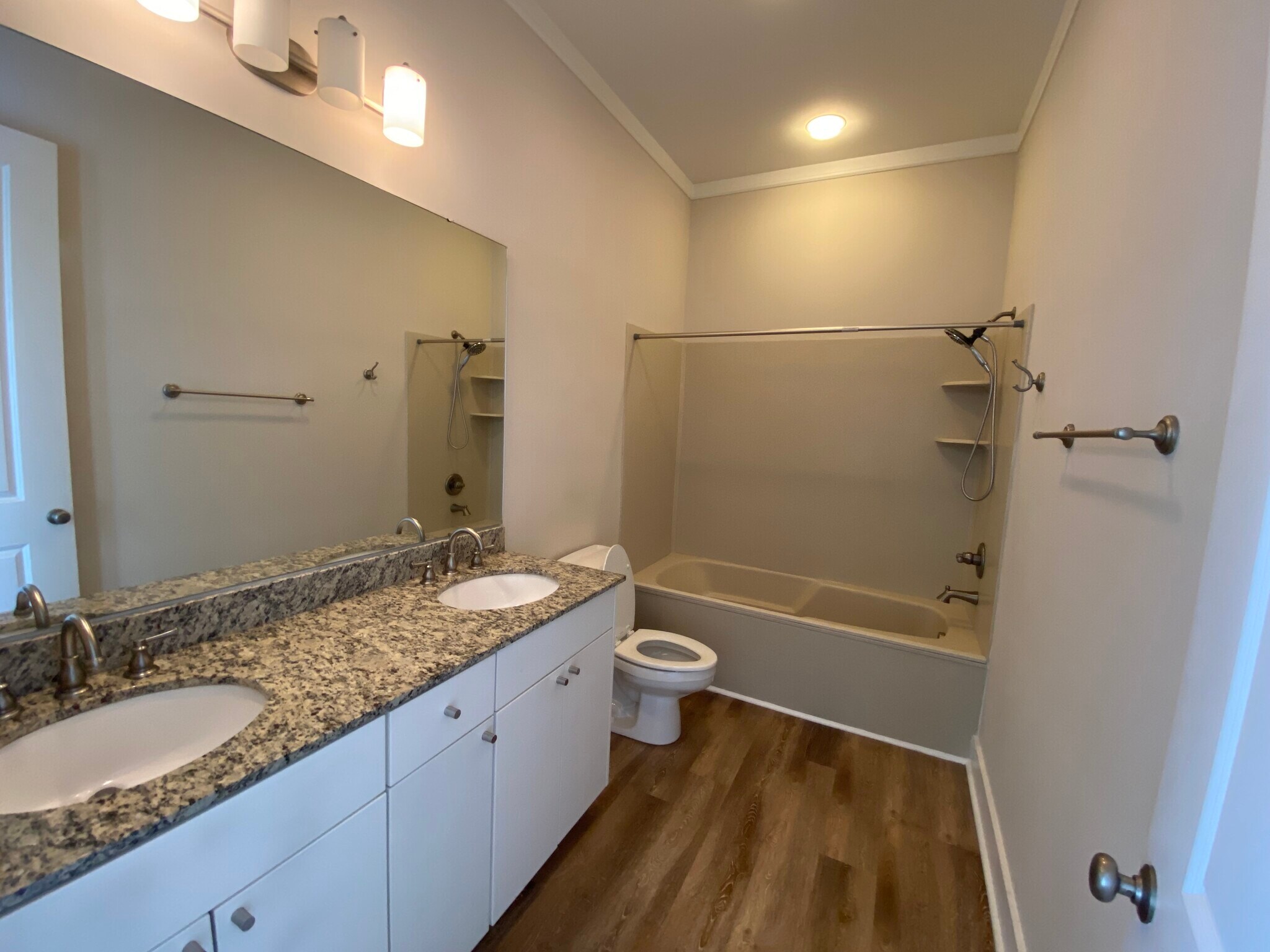 Building Photo - 1221 Bower Pky