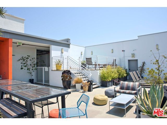 Building Photo - 825 E 4th St