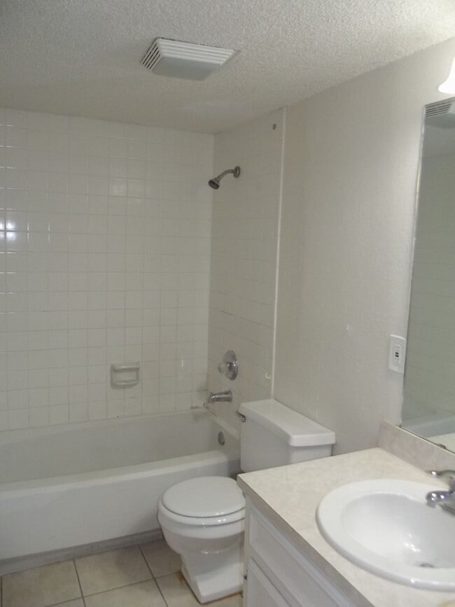 Building Photo - 1 Bedroom, 1 Bath with Carport - Raintree Manor Condo