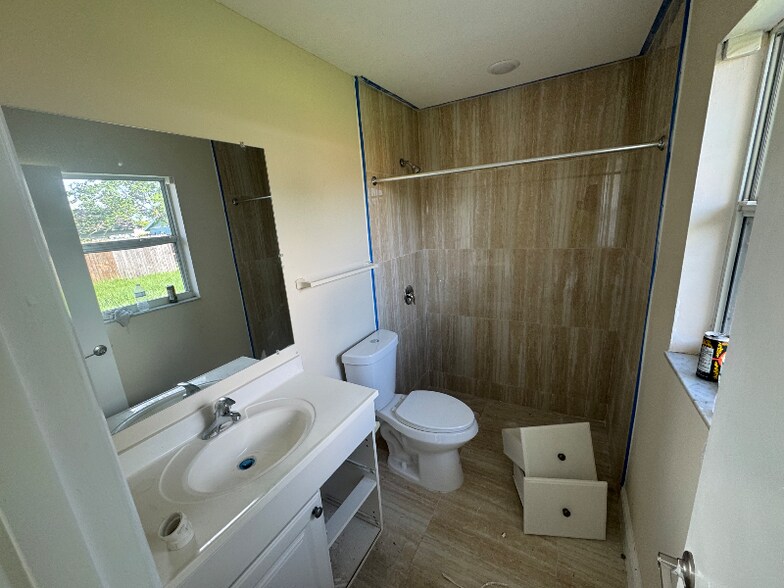 Building Photo - 109 Zacalo Way