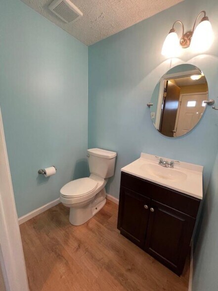 Building Photo - 105 Long Meadow Ct