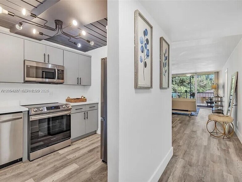 Building Photo - 5090 SW 64th Ave