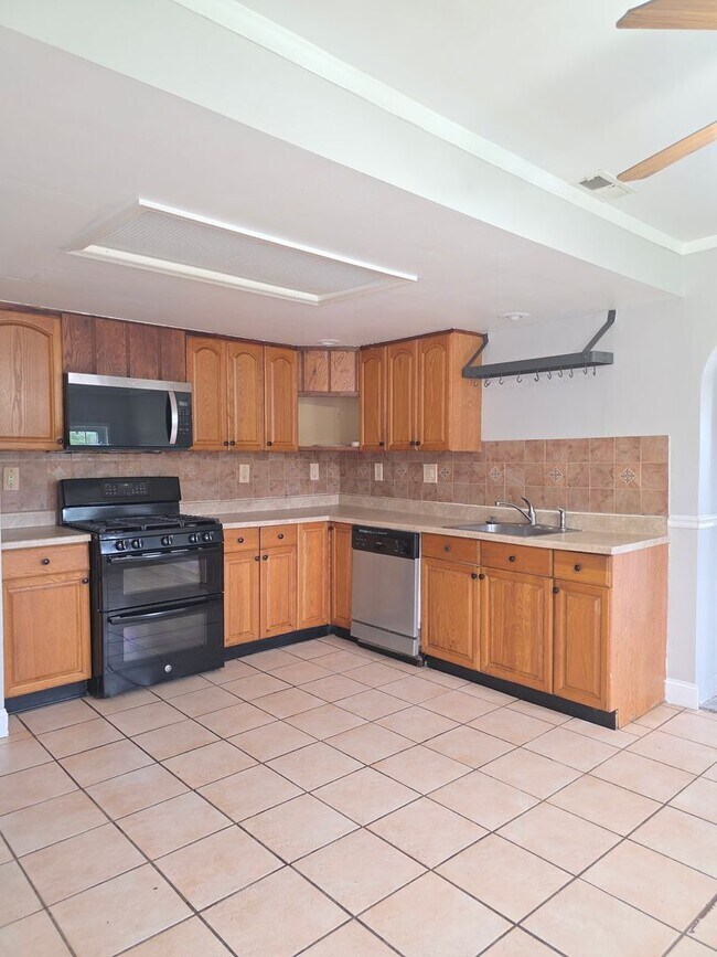 Building Photo - 51 Verdi Cir