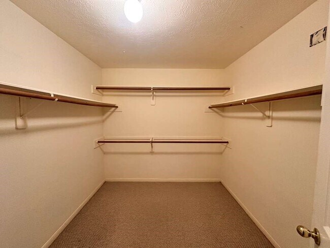 Building Photo - 2203 Nashua Dr