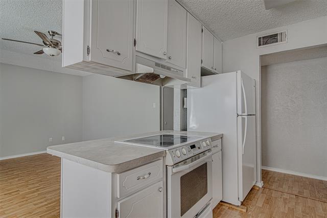 Building Photo - 833 Springhill Dr