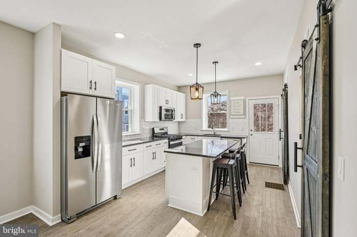 Building Photo - 914 S 54th St