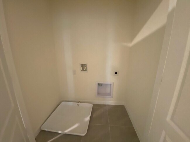 Building Photo - 3 Bedroom 2.5 Bath Townhouse in Harmony West for RENT!