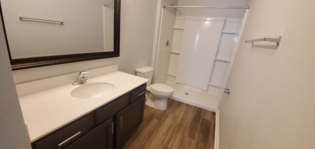 Building Photo - 2 bedroom 2 bathroom condo for rent