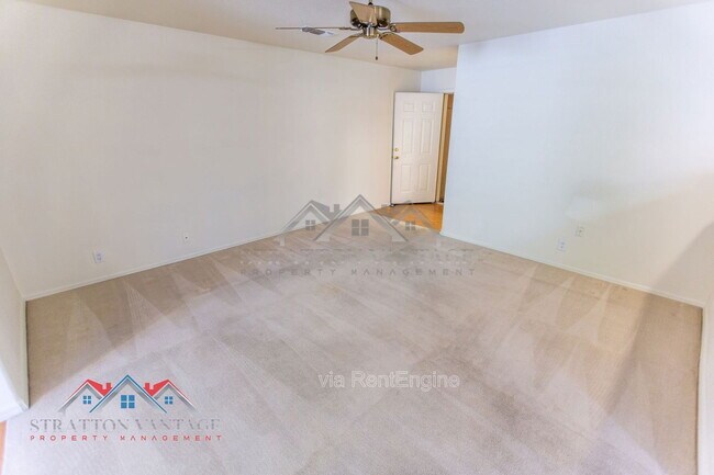 Building Photo - 10864 E Lindner Ave