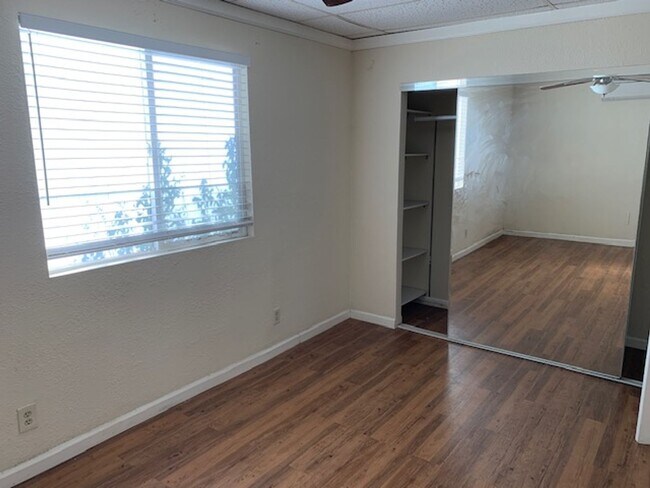 Building Photo - Updated 2BD/1BA Apartment with In-Unit Laundry + 2 Parking Spots - 1/2 Off Second Month's Rent