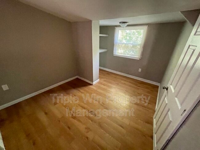 Building Photo - 4831 Oldenburg Ave