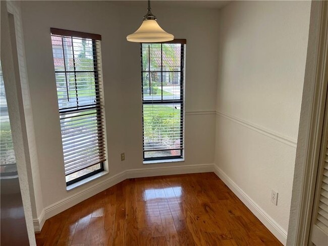 Building Photo - 10253 Riverbend Terrace