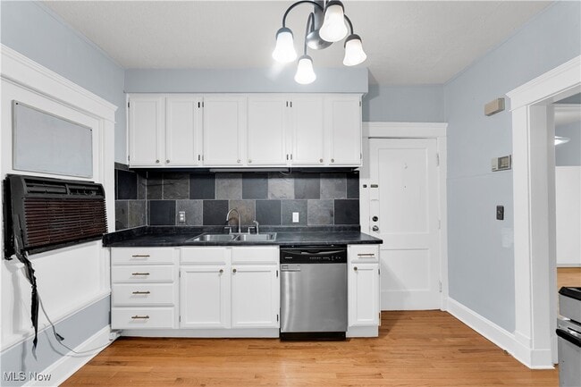 Building Photo - 1289 W 115th St