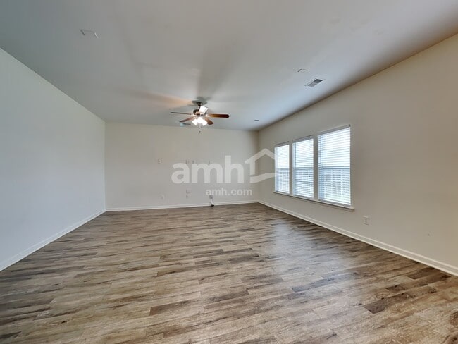 Building Photo - 407 Pine Hill Ln