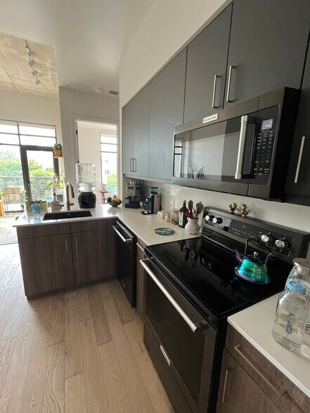 Kitchen - 1501 E 4th St