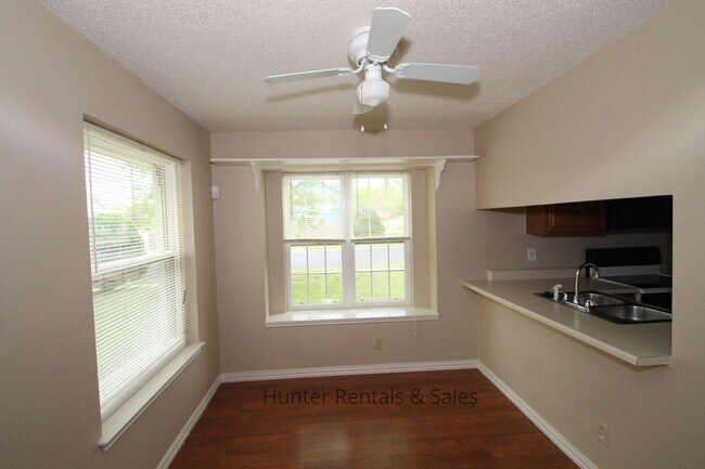 Building Photo - Two Story Willowsprings Home
