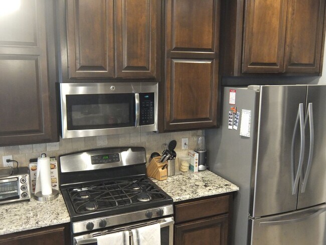 Building Photo - 6921 Anastasia