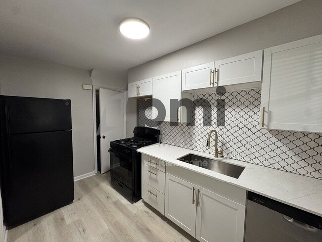 Building Photo - 2137 Ridgeview Rd