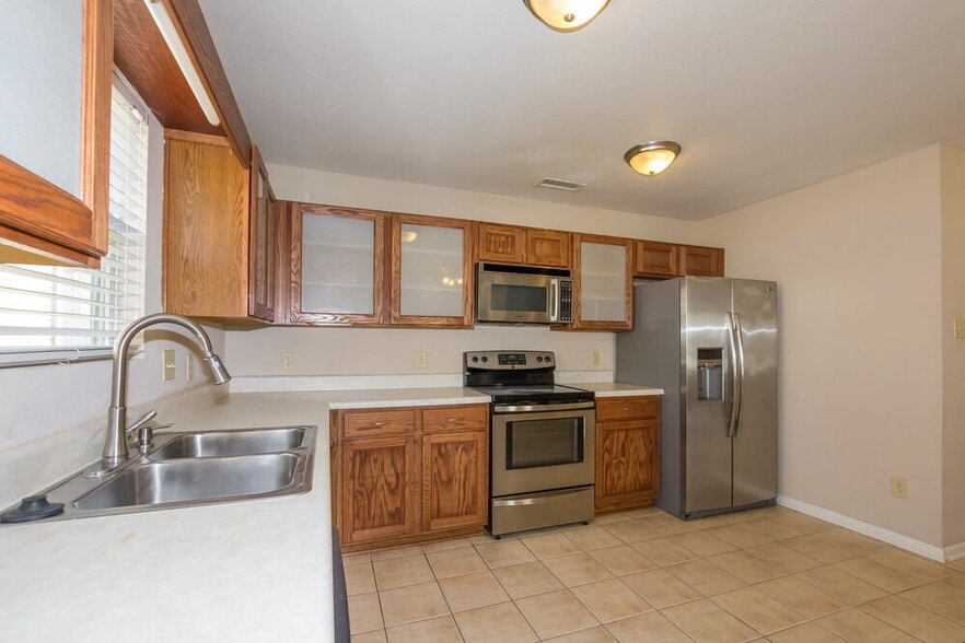 Building Photo - 831 Skywatch Ln