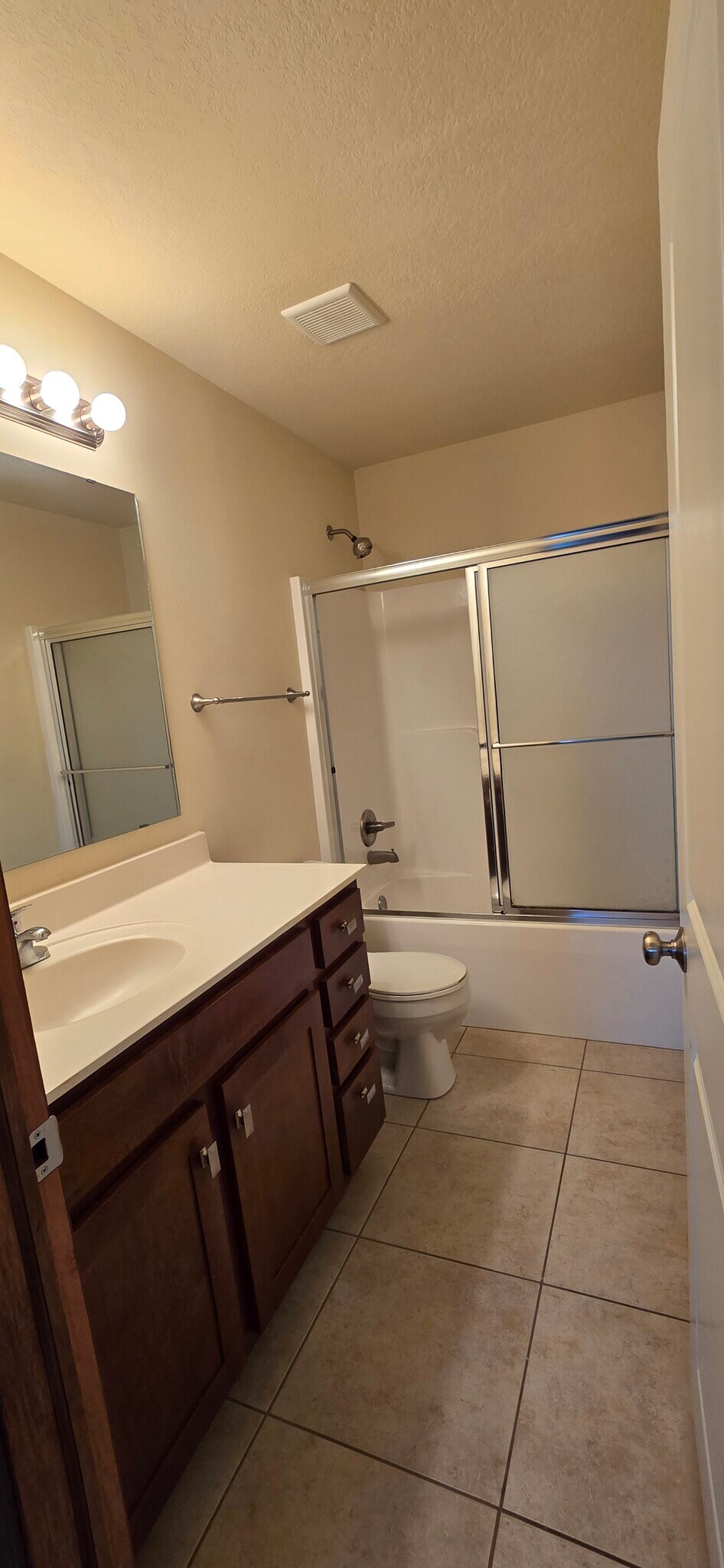 Building Photo - 821 SE Crossings Ln