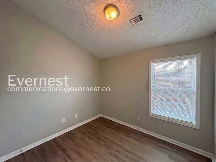 Building Photo - 8665 Thomas Rd