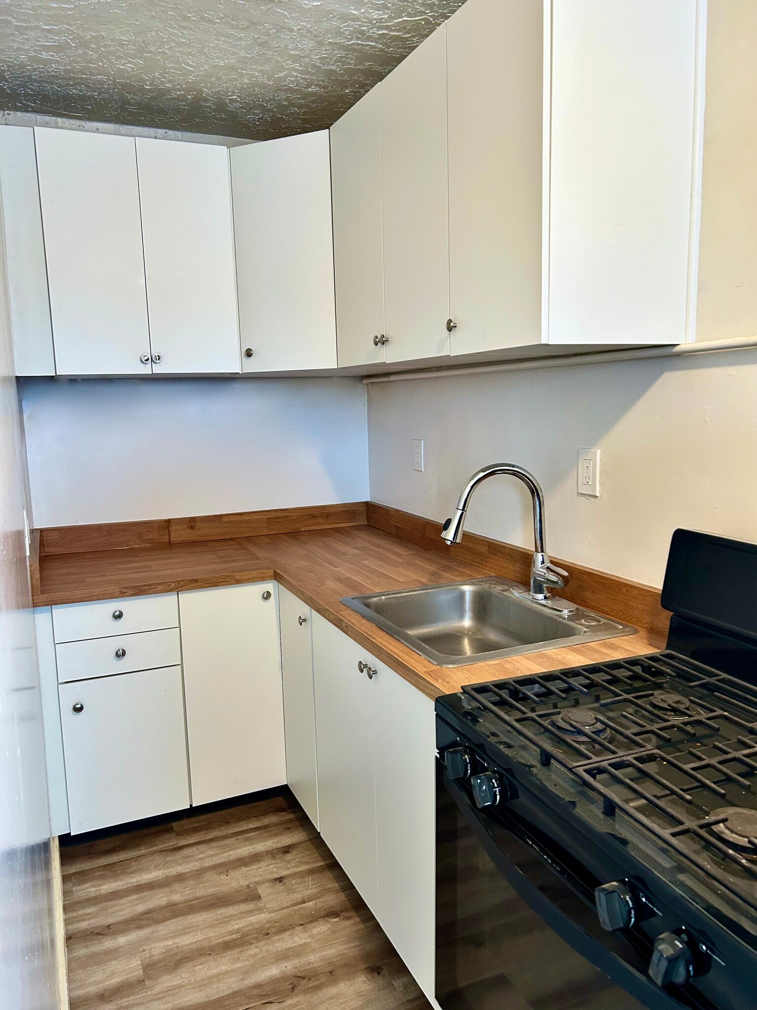 Building Photo - 323 1st Ave S