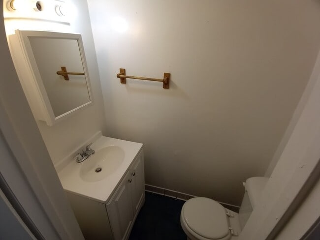 Building Photo - Three bedroom two and one half bath end unit townhome