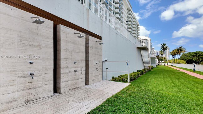 Building Photo - 5601 Collins Ave