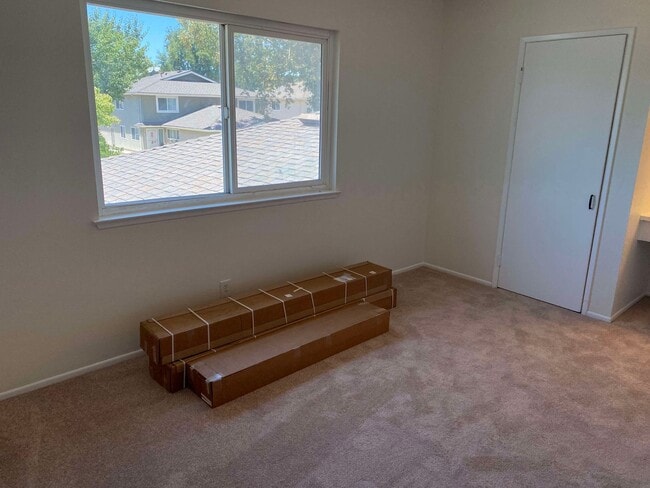 Building Photo - Fantastic Renovated 2 story - 2 bed + 1 ba...