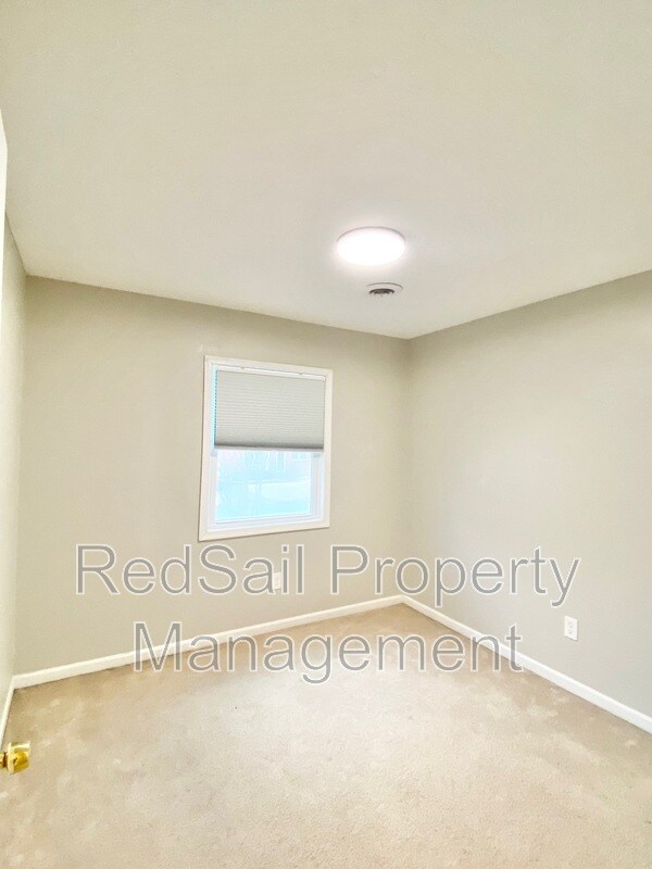 Building Photo - 107 Opal Dr