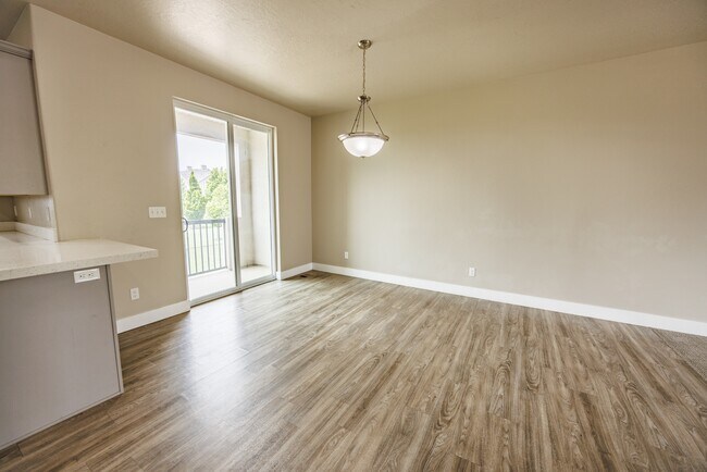 Building Photo - 972 S High Ridge Dr