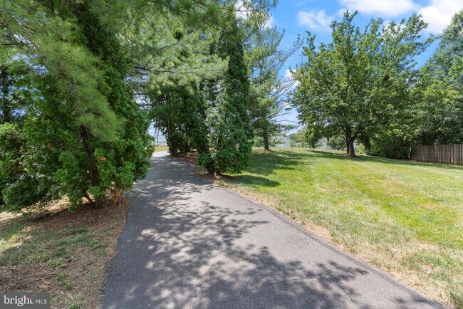 Building Photo - 8073 Morning Meadow Ct
